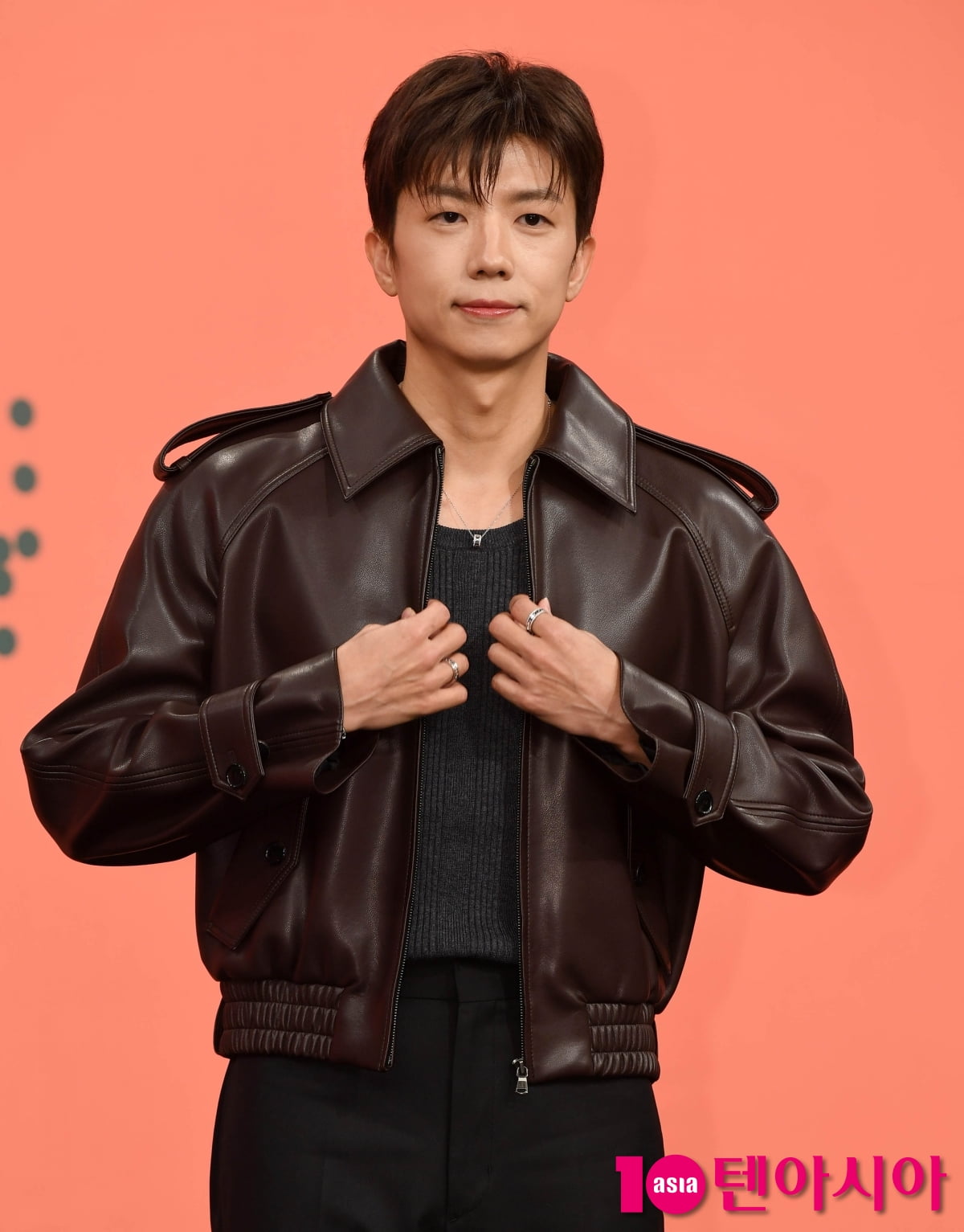 우영, 연하남 플러팅 눈빛[TEN포토+]