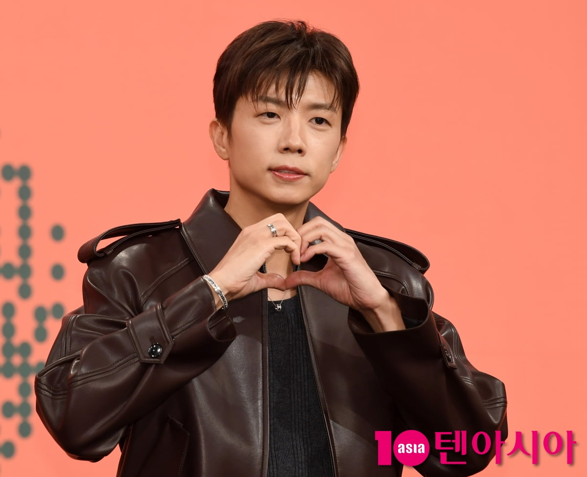 우영, 연하남 플러팅 눈빛[TEN포토+]