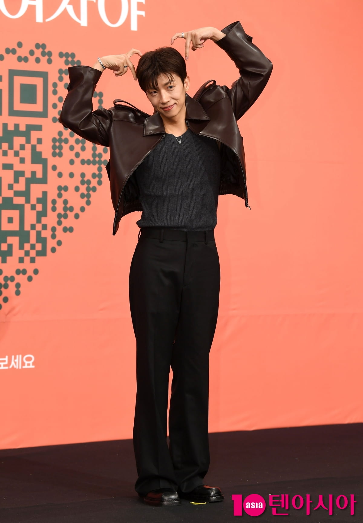 우영, 연하남 플러팅 눈빛[TEN포토+]