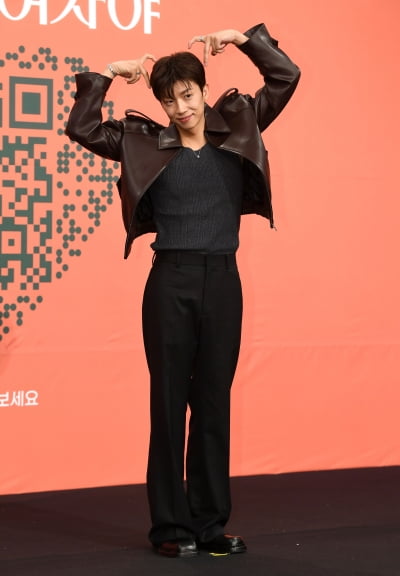 우영, 연하남 플러팅 눈빛[TEN포토+]