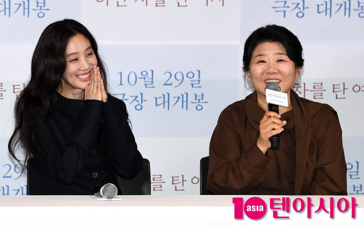 정려원-이정은, 너무 즐겁게 촬영했어요[TEN포토]