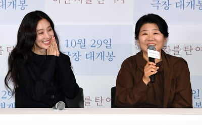 정려원-이정은, 너무 즐겁게 촬영했어요[TEN포토]