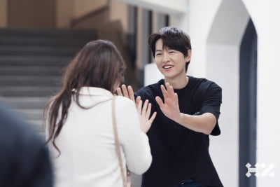 '케이티♥' 송중기, 재혼 3년 차에 기쁜 소식 전했다…"오랜 기다림 끝에 다시 만나, 자랑하고파"