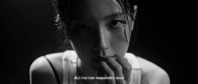 "사랑하니까 죽였지" 미연, 천사 같은 얼굴로 악마 됐다…70년 전 노래 '깜짝 재해석' [TEN스타필드]