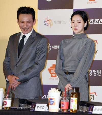 황정민, 김고은과 드레스 코드가 같네...민폐인거 같아 미안[TEN포토]