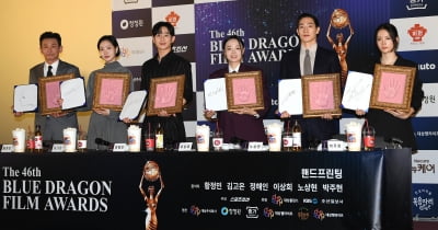 Stars Gather for the 45th Blue Dragon Film Awards Handprinting Ceremony