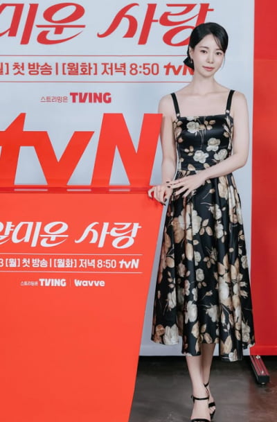 임지연, 18살 많은 이정재 옆에서…명품 D사 새틴 드레스로 풀착장