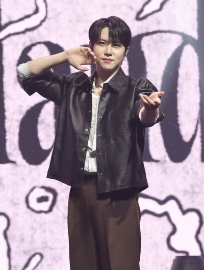 WEiのキム・ドンハン、ミニ8集『Wonderland』ショーケースに登場