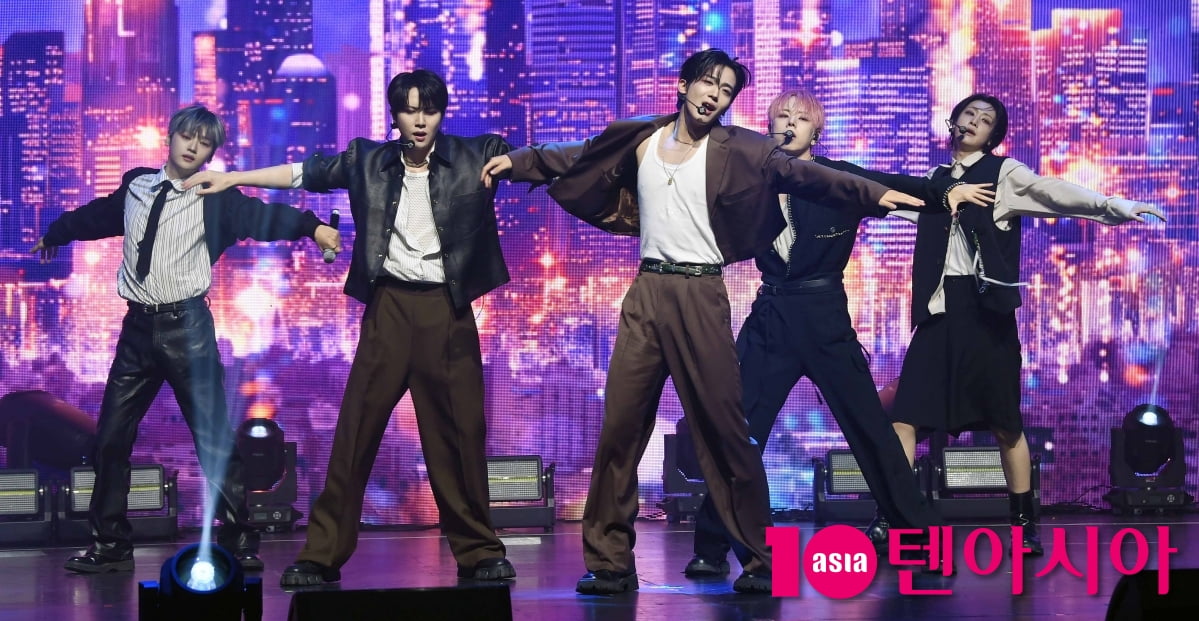 위아이, 화려한 컴백 무대[TEN포토+]