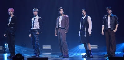 위아이, 타이틀곡 ‘홈’ 무대[TEN포토+]