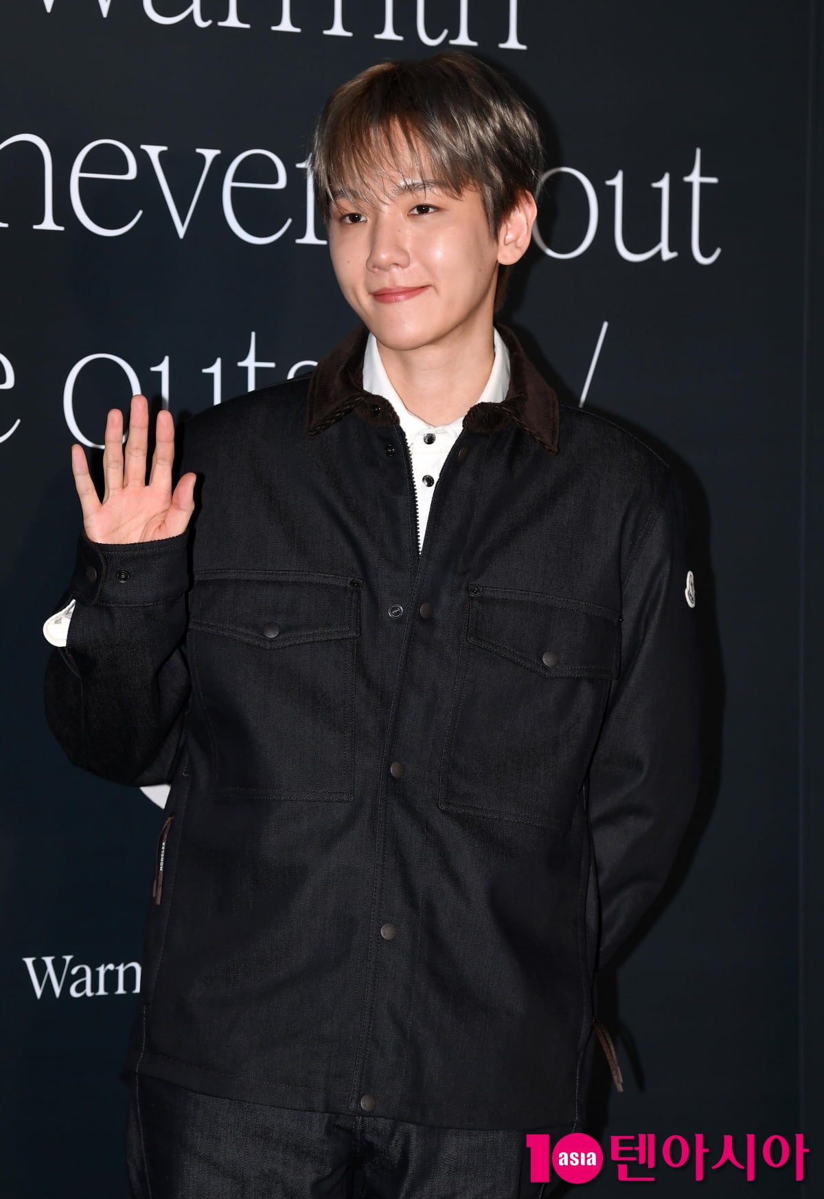 백현, 조각같은 얼굴 반짝이며...귀여운 보조개[TEN포토+]