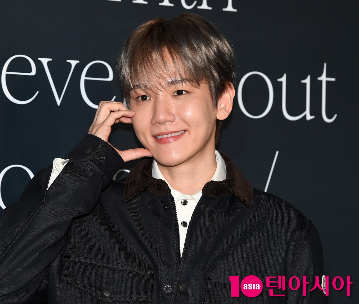 백현, 귀공자 포스...미소가 햇살일세[TEN포토+]