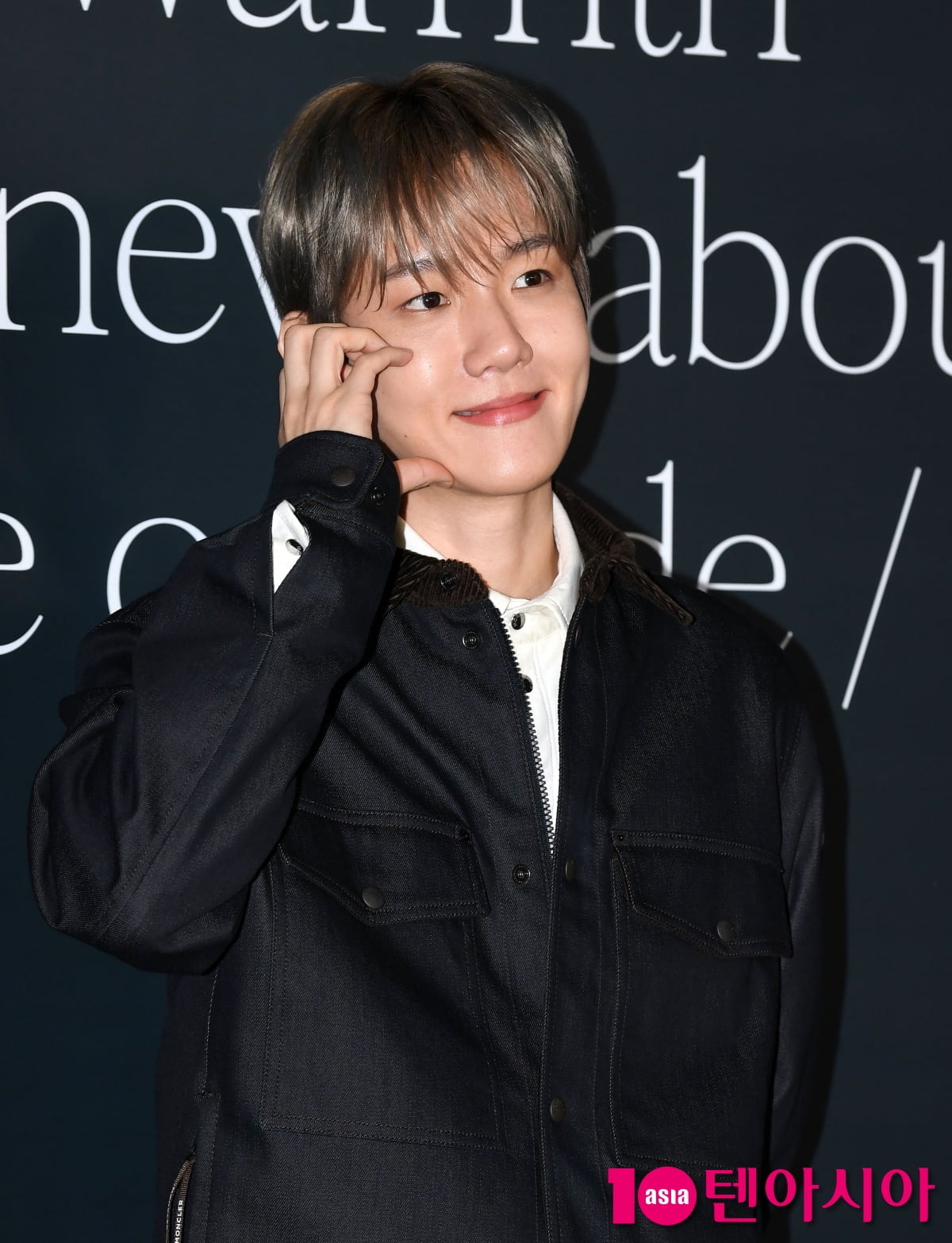 백현, 조각같은 얼굴 반짝이며...귀여운 보조개[TEN포토+]