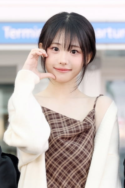 バンドQWERのヒナ、初のワールドツアー「ROCKATION」へ出発