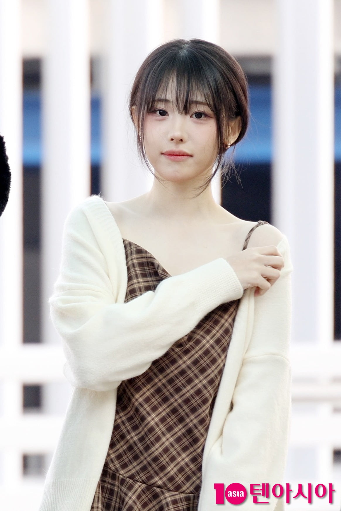 QWER 히나, 출국길에서 빛난 청량 비주얼[TEN포토]