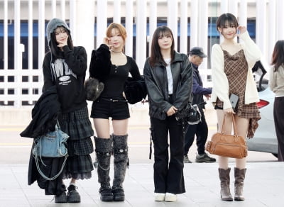 QWER Embarks on Their First World Tour 'ROCKATION' Starting in New York