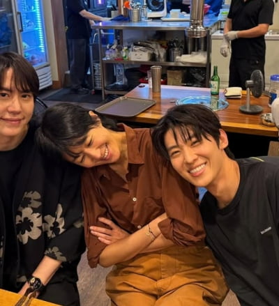 홍진경, 파혼에도 주변에 '남자' 넘쳐나…이번엔 띠동갑 훈남들과 회동