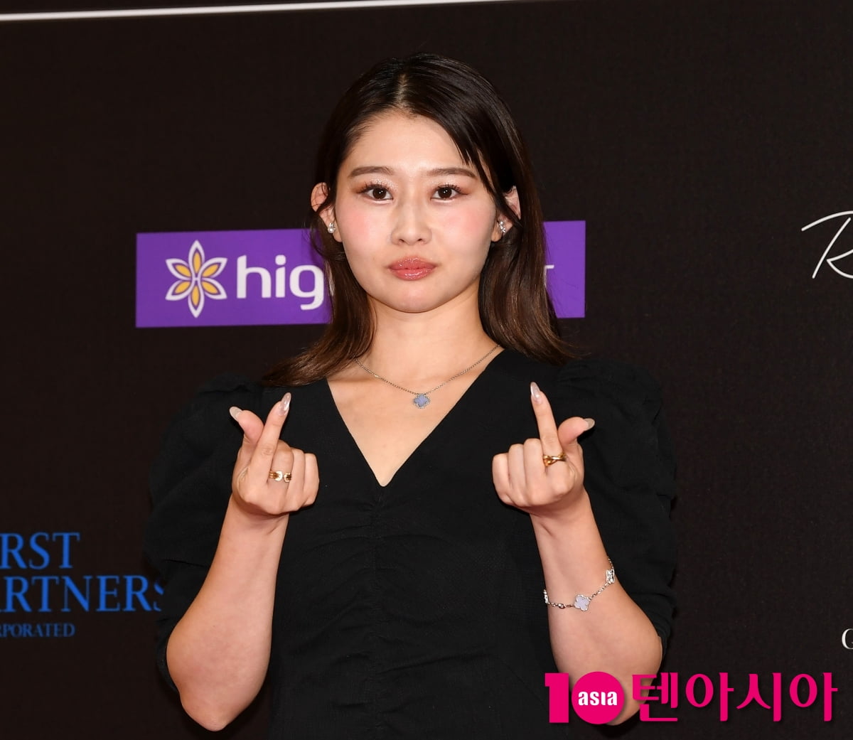 카마가 아야, 시크한 블랙[TEN포토+]