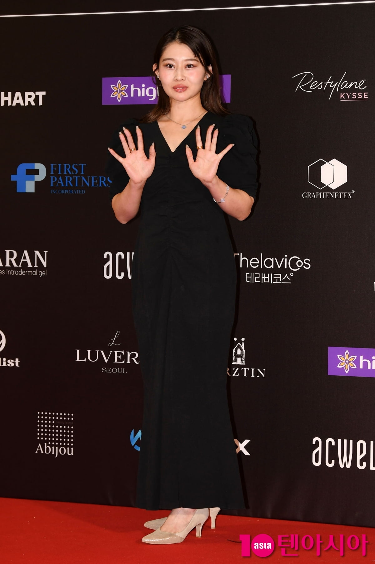 카마가 아야, 시크한 블랙[TEN포토+]