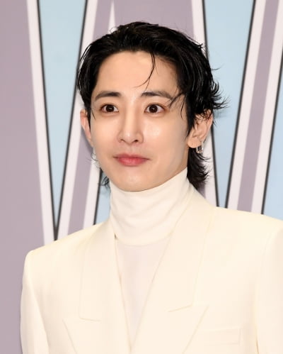 '37세' 이수혁, 깜짝 근황 전했다…8년 만에 결별 소식 알리더니 대만서 독보적 포스 자랑