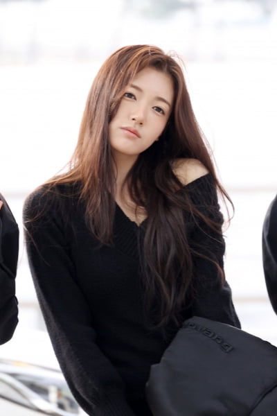 AtHeart's Seohyun Departs for Los Angeles for U.S. Promotions