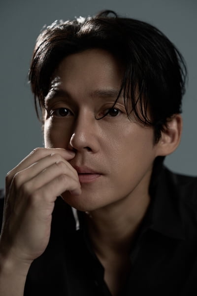 '♥1살 연하' 송창의, 결혼 10년 차에 새 출발 알렸다…황정음 소속사 재결합 후 활약 예고