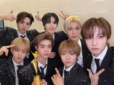 '빌보드 루키' 누에라, 일냈다…아시아 모델 어워즈 라이징 스타상 수상