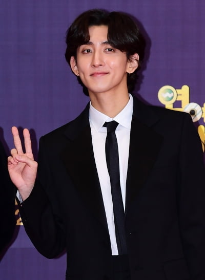 '한지민♥' 최정훈, 폭탄 발언 했다…"그리움 있어, 권력 쥔 듯한 재미" ('더시즌즈')