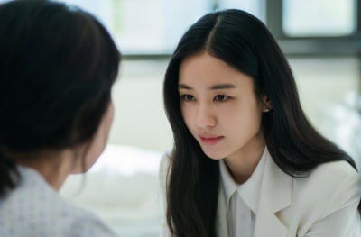 안은진, 위장 취업했다…장기용과 ♥핑크빛 호흡 "해피 바이러스 그 자체" ('키스는')