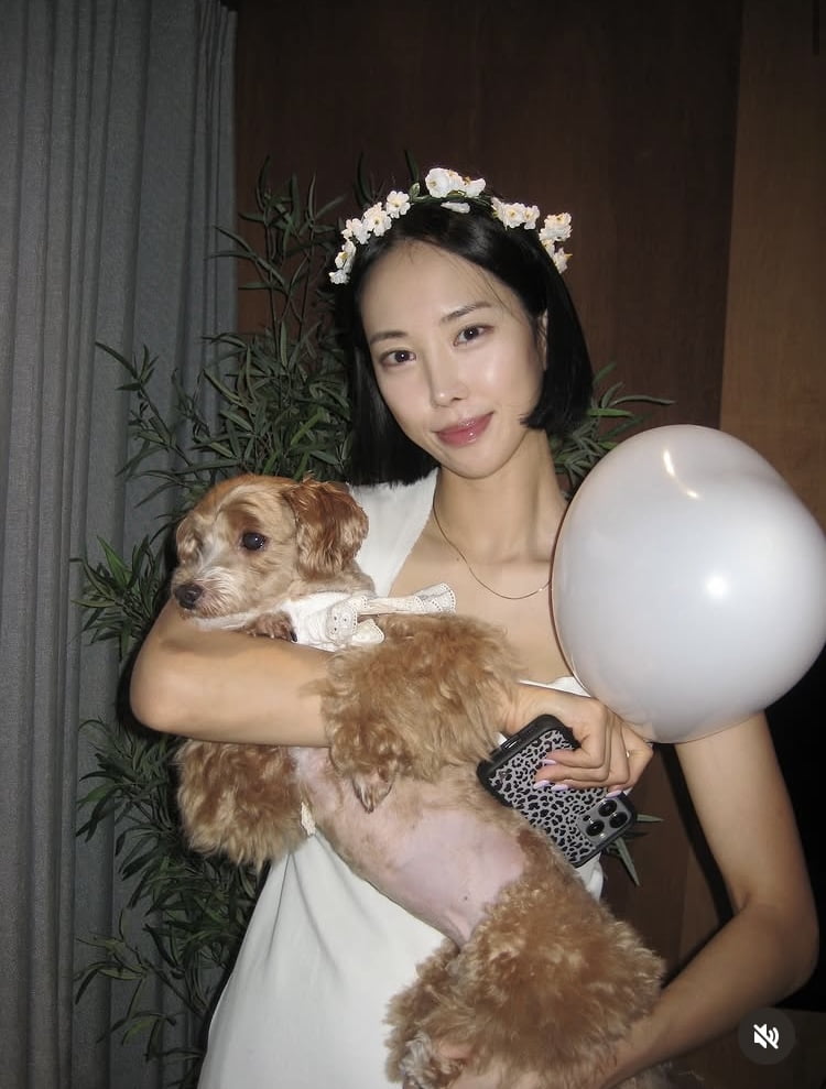 ‘12월 결혼설’ 손나은 여동생, 붕어빵 DNA…임찬규가 찍어줬나