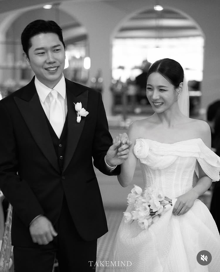 ‘재혼’ 22기 옥순♥경수, 네 식구가 된 후…결혼식 사진 추가 공개