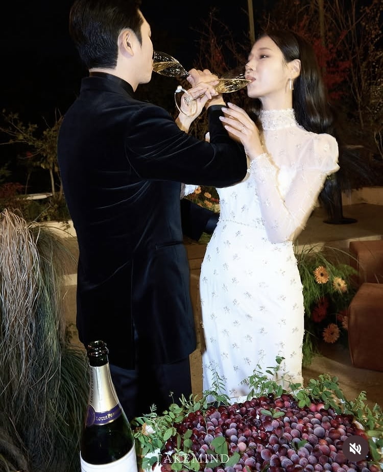 ‘재혼’ 22기 옥순♥경수, 네 식구가 된 후…결혼식 사진 추가 공개