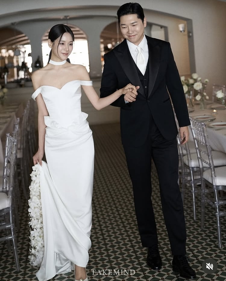 ‘재혼’ 22기 옥순♥경수, 네 식구가 된 후…결혼식 사진 추가 공개