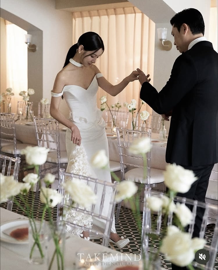 ‘재혼’ 22기 옥순♥경수, 네 식구가 된 후…결혼식 사진 추가 공개