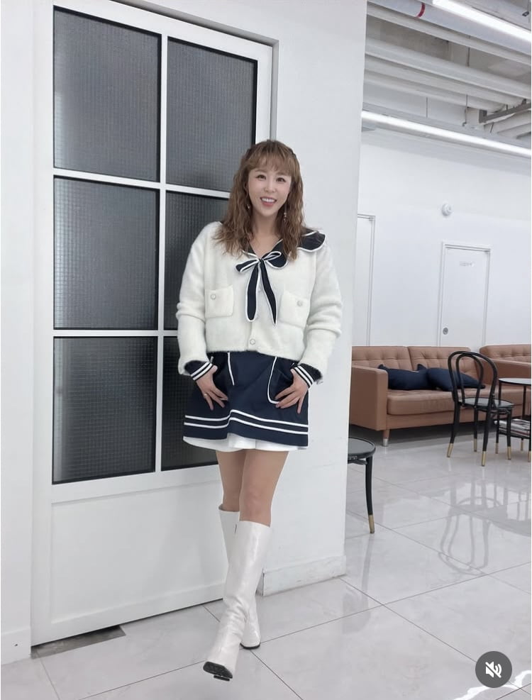 문원에게 1억원 포르쉐 선물 안 했다는 신지, 결혼 앞두고 파티