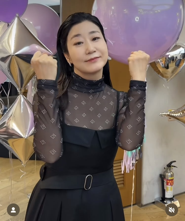 라미란, 44사이즈도 거뜬할듯…V라인에 깜찍 애교까지