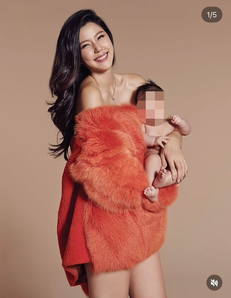 ‘주영훈♥’ 이윤미, 출산 직후에도 붓기 0…갓난 아이 안고 추억 남기기