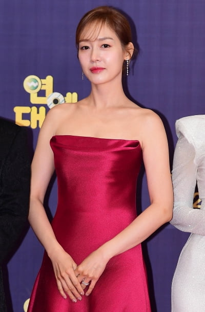 2년간 남편 옥바라지 끝낸 성유리, 미담 전해졌다…소외계층 아이들 위해 기부