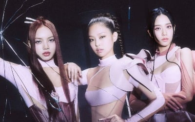 BTS 아미 뿔났다…롤링스톤, 블랙핑크 기사 6시간 만에 수정한 이유