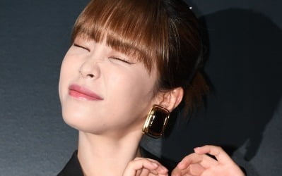 [공식] 작년 겨울엔 넘어갔지만…헤이즈, 2년 만에 따뜻한 연말 콘서트