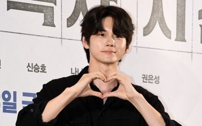[공식] 옹성우, 워너원 해체 6년 됐는데…한예종 출신 20대 여배우와 ♥로맨스 호흡 ('첫사랑은')