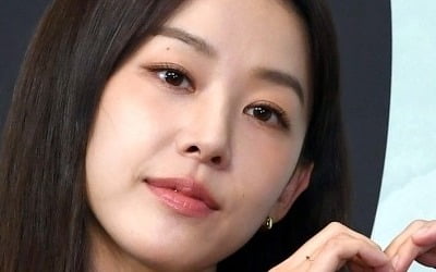 [공식] 이주명, 띠동갑 ♥김지석과 공개 열애 2년차에 기쁜 소식…재벌가 숨겨진 딸로 '강회장' 출연