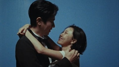 박정민, 화사와 ♥핑크빛 연기하더니 K팝 아이콘 되나…노래부터 MV까지 종횡무진 [TEN피플]