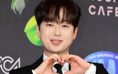 이찬원, 고소공포증 고백했다…"올라가서 서 있는 것 자체가 힘들어" ('톡파원')