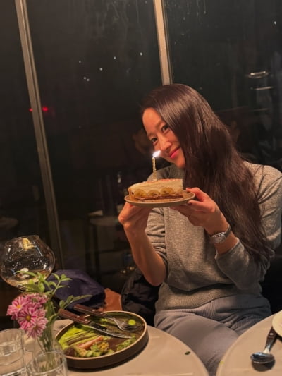 '1천 5백만 원 도난' 전혜빈, 밝은 근황 전했다…한층 더 예뻐진 모습