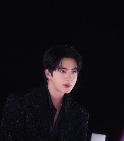 '한남더힐 175억' BTS 진, 강렬한 왕자님 포스…전세계 아미 반하겠네