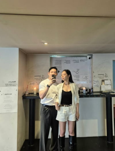 유현철♥10기 옥순, 이혼설 종결하자마자 럽스타…블랙&화이트 입고 데이트