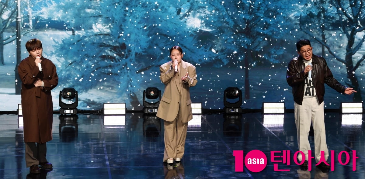 어반자카파, 타이틀곡 'STAY' 무대[TEN포토+]