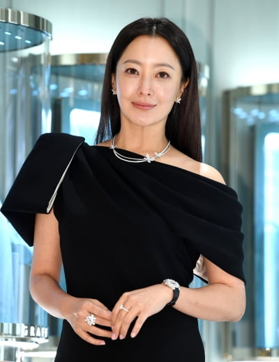 '내년 50살' 김희선, 헤메샵 직원들에 '미모 1위'로 뽑혔다…"성격도 좋다고"('나래식')