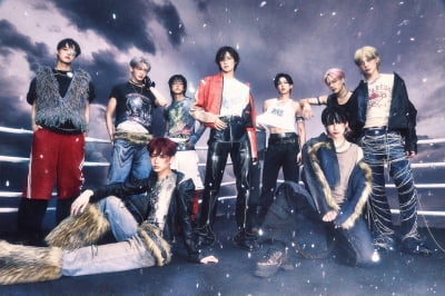 앤팀, 韓 데뷔 앨범 초동 122만 '커리어 하이'…늑대 DNA 통했다